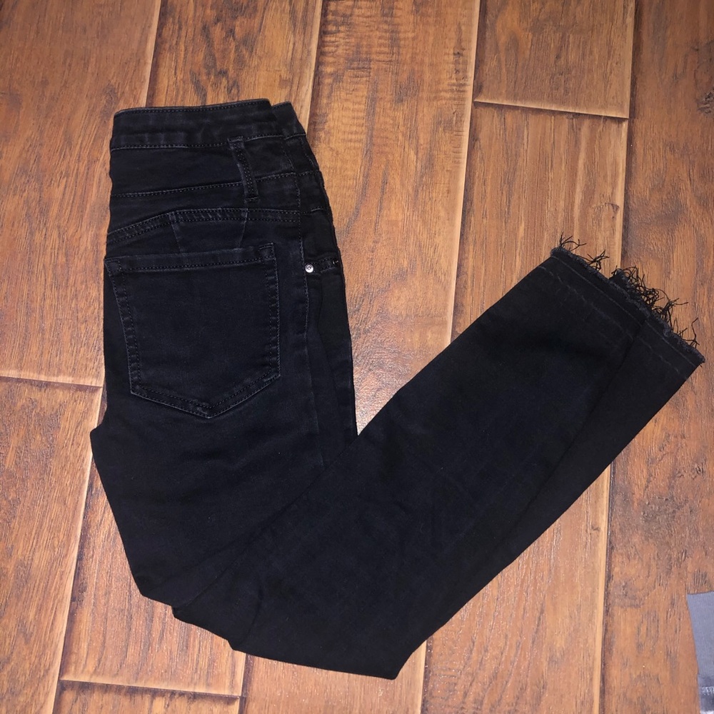 Butt lifting skinny jeans black